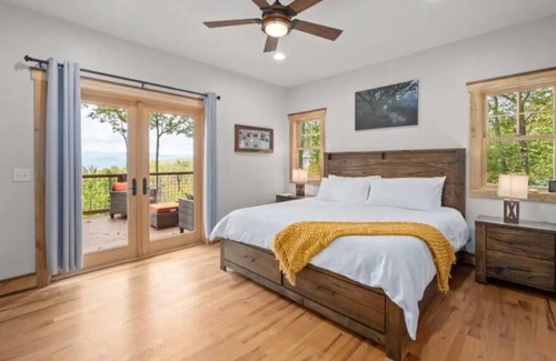 Penrose Cabina | Panoramic Mtn View’s-Sauna-Hot Tub-Game Room-Waterfalls, hiking, biking w/in min