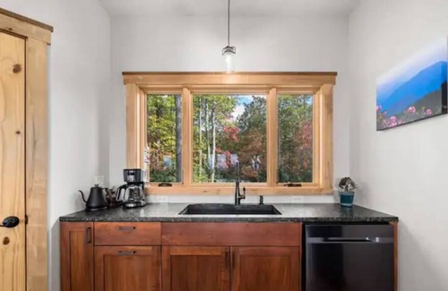 Penrose Cabina | Panoramic Mtn View’s-Sauna-Hot Tub-Game Room-Waterfalls, hiking, biking w/in min