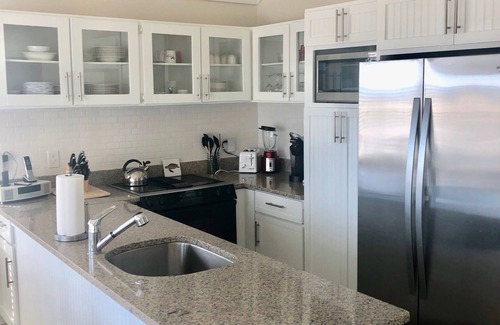 Bald Head Island Villa | NUEVO en VRBO: vistas panorámicas al mar, interior fresco, a pasos de la playa