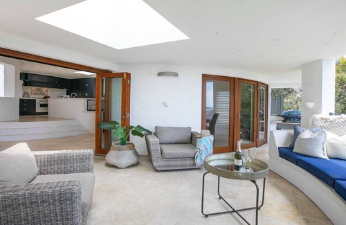 Killcare Casa | Panoramic ocean views and short walk to beach