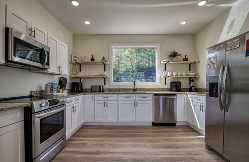 Gatlinburg - Pigeon Forge Cabina | Panoramic Paradise 4 Bedroom Cabin by RedAwning