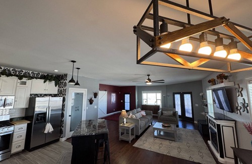 Idaho Falls Casa | Panoramic Rustic Retreat ~ 3-Bedrooms ~ 2-Full Baths 10 minutes from Idaho Falls