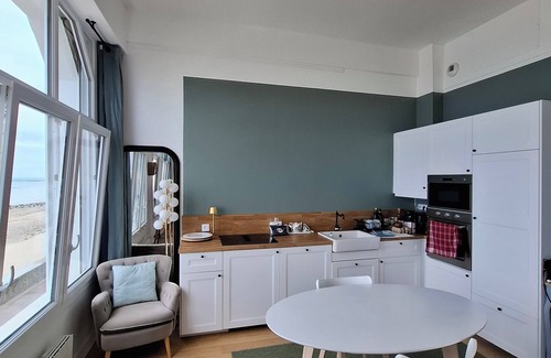 Agon-Coutainville Apartamento | PANORAMIC SEA VIEW & EXCEPTIONAL LOCATION 3* COMFORT APARTMENT CAREFULLY DECORATED