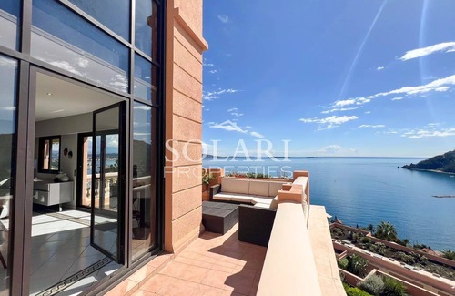 Theoule-sur-Mer Apartamento | Panoramic sea view, residence with swimming pool
