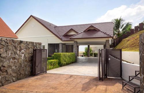 Tanjung Bungah Casa | Panoramic Seaview Holiday Home - Batu Ferringhi