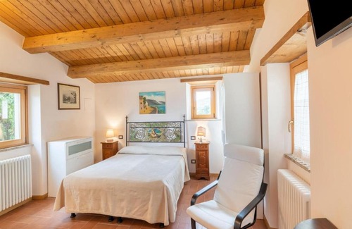 Caprese Michelangelo Casa | Panoramic stone apartment with swimming pool