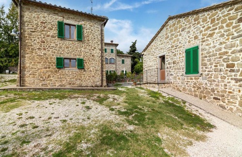 Caprese Michelangelo Casa | Panoramic stone apartment with swimming pool