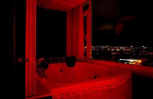 Centrul Nou Apartamento | Panoramic Studio - Jacuzzi & Parking
