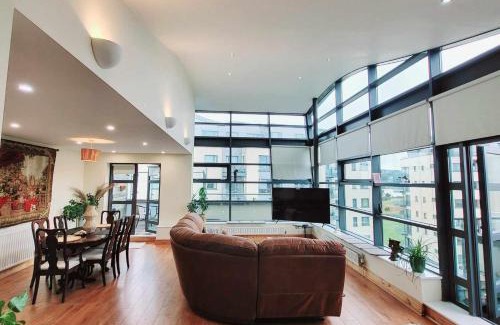 Blackrock Apartamento | Panoramic Two-bedroom Penthouse