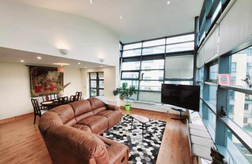Blackrock Apartamento | Panoramic Two-bedroom Penthouse