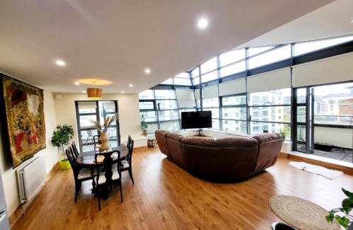 Blackrock Apartamento | Panoramic Two-bedroom Penthouse