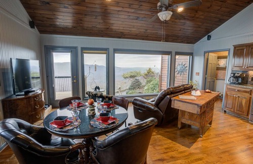 Bamboo Cabina | Panoramic & Unparalleled Blue Ridge Mountain Views!