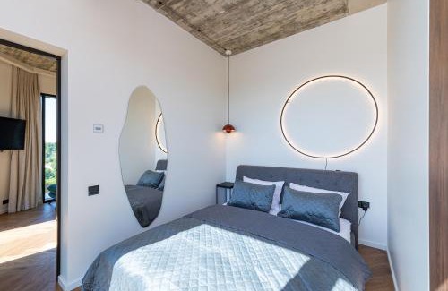 Kaunas Apartamento | Panoramic View 1 BD Apartment by Domvia