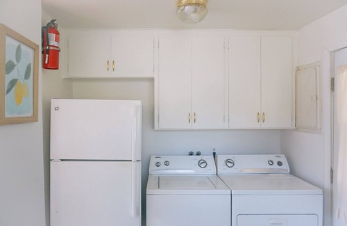 Oakridge Casa | Panoramic View 2br on Hill in Uptown Oakridge