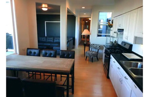 Nob Hill Casa | Panoramic view Nob Hill flat w deck