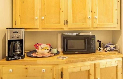 Corvallis Casa | Panoramic Views & Dog Heaven on the farm