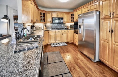 Thousand Oaks Casa | Panoramic Views, Hot tub, Sauna, EV chargers, Parking, Table Tennis, Fway close.