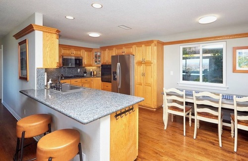 Thousand Oaks Casa | Panoramic Views, Hot tub, Sauna, EV chargers, Parking, Table Tennis, Fway close.