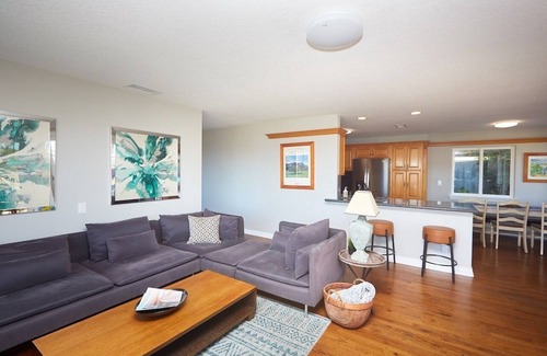Thousand Oaks Casa | Panoramic Views, Hot tub, Sauna, EV chargers, Parking, Table Tennis, Fway close.