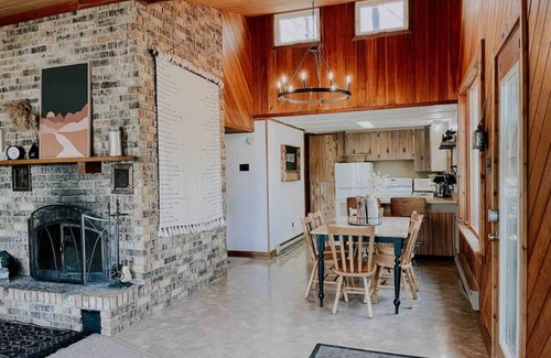 Northern Bruce Peninsula Casa | Panoramic Views of Miller Lake - The Lookout perched on the waters edge.