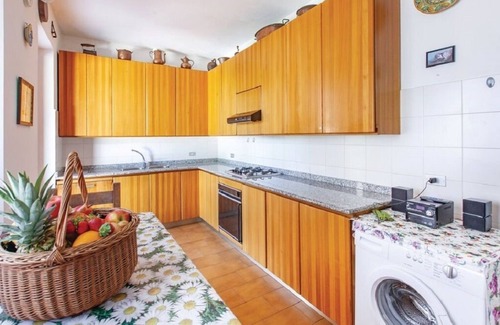 Grottammare Villa | Villa panorámica rodeada de jardines y piscina