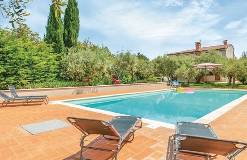 Grottammare Villa | Villa panorámica rodeada de jardines y piscina