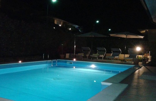 Pozzolengo Villa | Villa panorámica con piscina