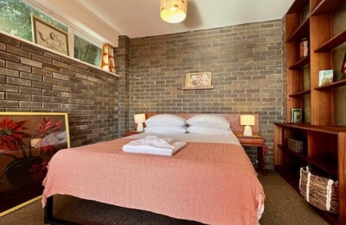 Llanfair Casa | Pant Golau - The Seventies House