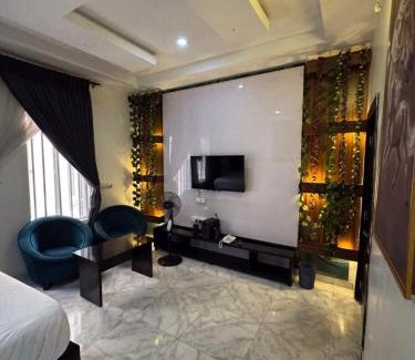 Ofin Hotel | Panther Luxe Lounge & Hotel