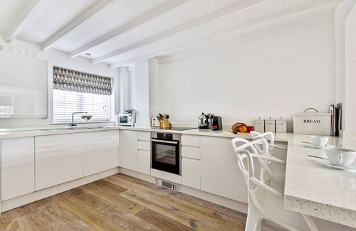 Burnham Market Cabaña | Pantiles - sleeps 4 guests in 2 bedrooms