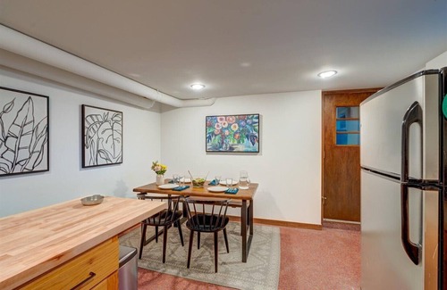 Verona Casa | Paoli Den - Newly Remodeled!
