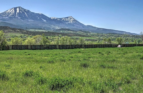 Paonia Apartamento | Paonia Apartment w/ Deck + Stunning Mountain Views
