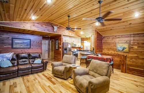 Compton Cabina | Papa Bear Log Cabin at the Buffalo River