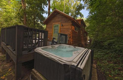 Lookout Valley Neighborhood Association Casa | Papa Cabin Tiny Log Home Comfort In Rustic Bliss