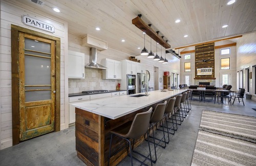 Broken Bow Cabina | Papa Casa- 7bd with Pool and 2 Hot tubs