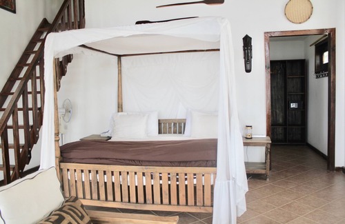 Kitongo Cabina | Papa's Cafe and Bungalows