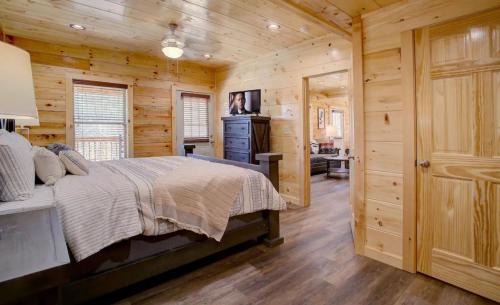 Pigeon Forge Casa | Papa Wolfs Resort