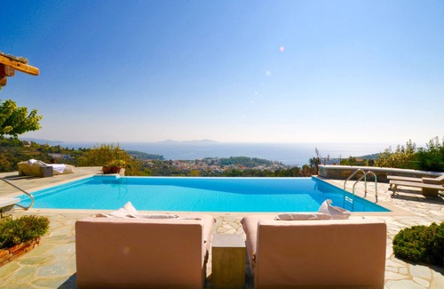 Alonissos Villa | Villa Paparouna, villa impresionante, capacidad para 8,4 baños, estudio / habitación de lujo