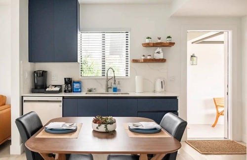 Coral Terrace Casa | Papas Villa Duplex Centrally Located in Miami. Both units included.