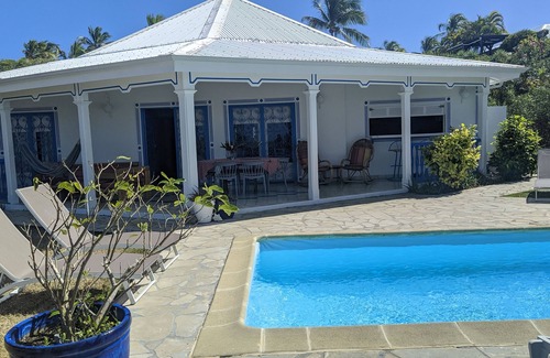 Saint-Francois Villa | Encantadora villa con piscina y vista panorámica a la laguna.