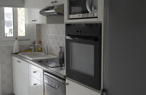 Universal Apartamento | Traslados al aeropuerto de Paphos, hermoso apartamento, complejo pequeño, piscina grande, wifi gratis