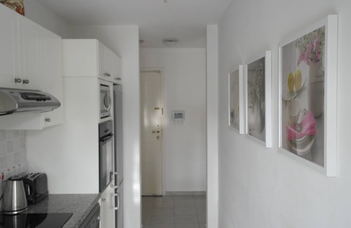 Universal Apartamento | Traslados al aeropuerto de Paphos, hermoso apartamento, complejo pequeño, piscina grande, wifi gratis