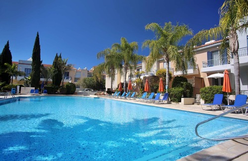 Universal Apartamento | Traslados al aeropuerto de Paphos, hermoso apartamento, complejo pequeño, piscina grande, wifi gratis