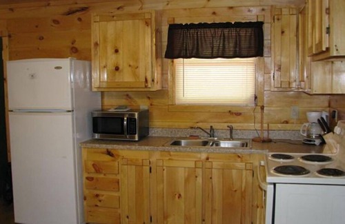 Lejunior Cabina | Pappy's Coal Miner's Cabin