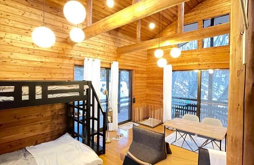 Tsumagoi Casa | -PaprumBase北軽井沢- 高台に佇む一軒家貸別荘とテントサウナ11名まで可