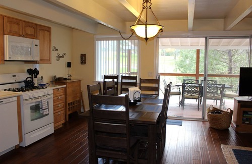 Groveland Cabina | Escapada en Pine Mountain Lake ~ WiFi gratuito ~ ¡Con vistas al campo de golf!