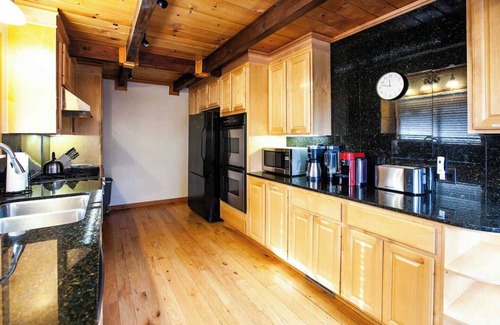 Tahoma Casa | Paradigm Chalet | Workspace, BBQ, Studio & Yard