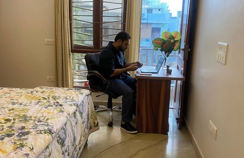 Janakpuri Apartamento | Paradise 4BHK Apartment Terrace, AC, WIFI, Metro, Events