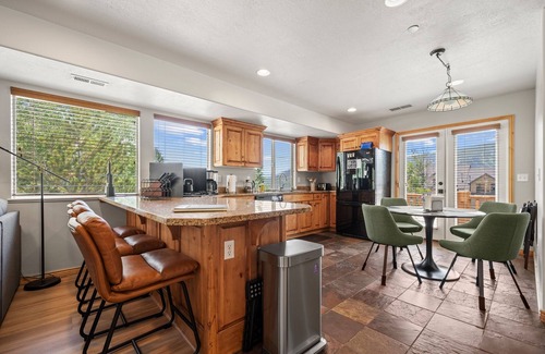 Eden Condominio | Paradise Adventures MH1110A|Pool |Hot Tub |100" TV