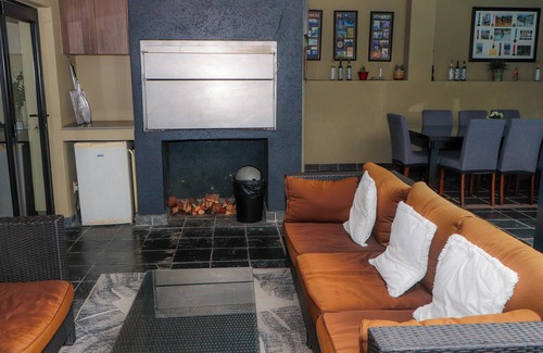 George Casa | Paradise at home spacious 3-bedroom house with swimming pool in George